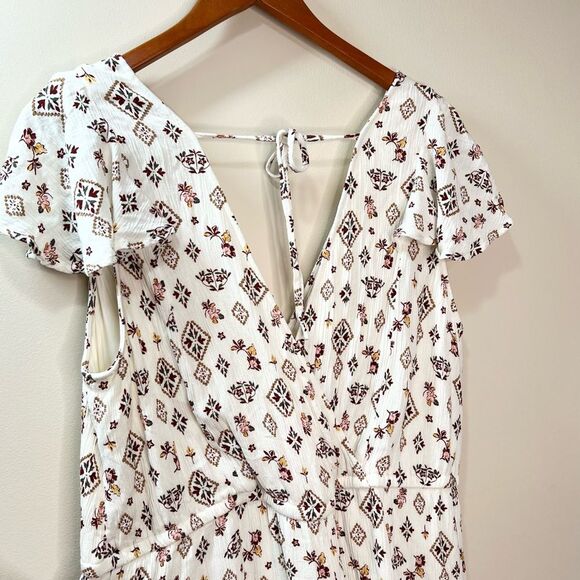 Torrid Surplice Gauze Romper Tie Back Flutter Sleeve Size 2, 2X 18/20 EUC - Picture 6 of 11